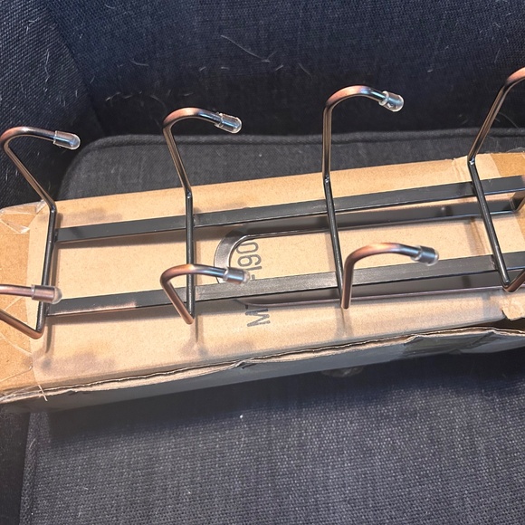 Under Cabinet Mug Rack - NIB - Picture 2 of 3